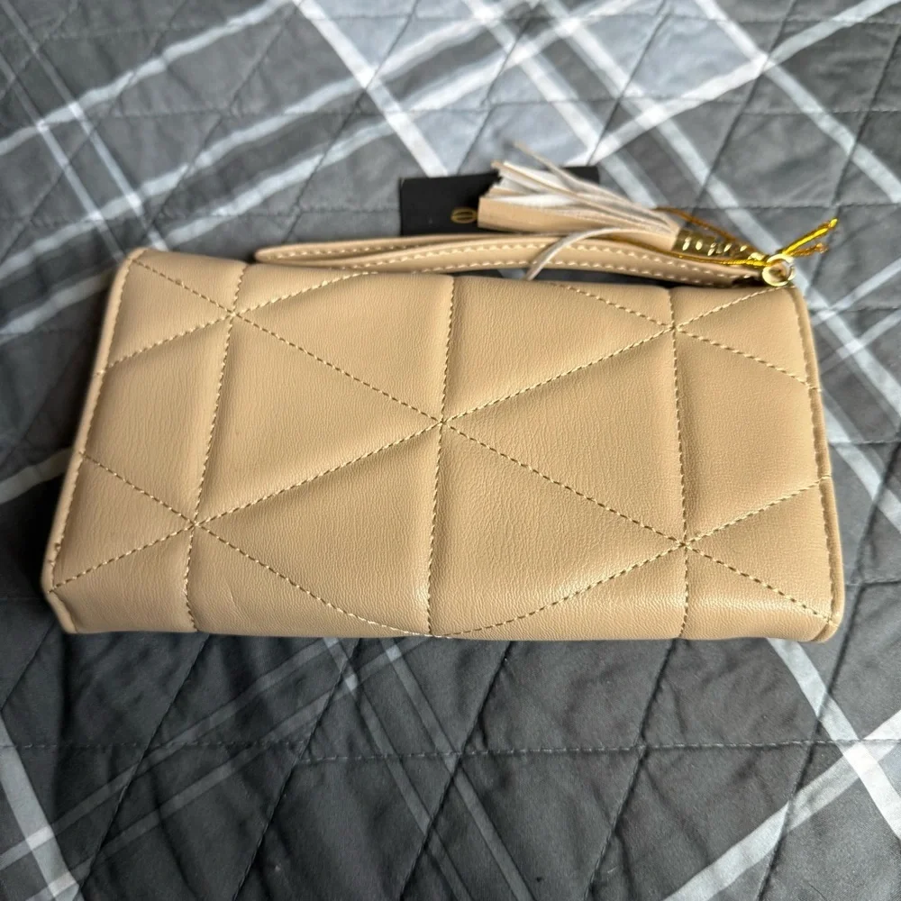Bebe Zara Bling Trifold Beige Quilted Wristlet with Gold Accents Giftable NWT